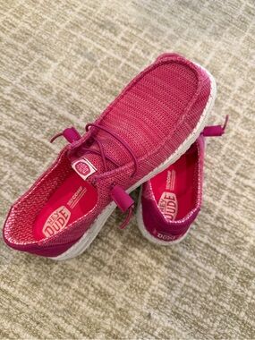 NEW HEY DUDE women’s size 11 Bright Pink Slip-On Sneakers